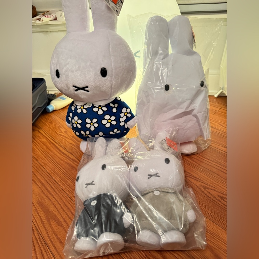 Miffy- large plushy *4